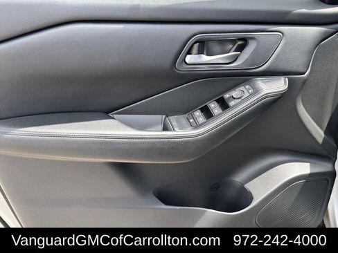 Used 2024 Nissan Rogue SV AWD/4WD image 18