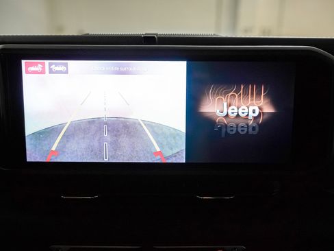 Used 2025 Jeep Wrangler Unlimited Rubicon image 16