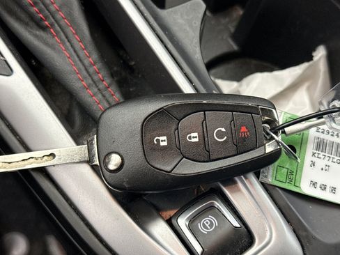 Used 2024 Chevrolet Trax RS FWD image 12