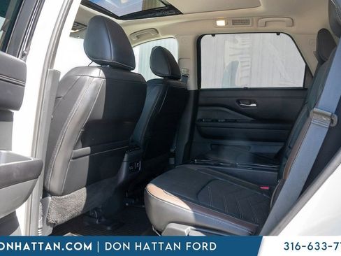 Used 2024 Nissan Pathfinder Platinum AWD/4WD image 22