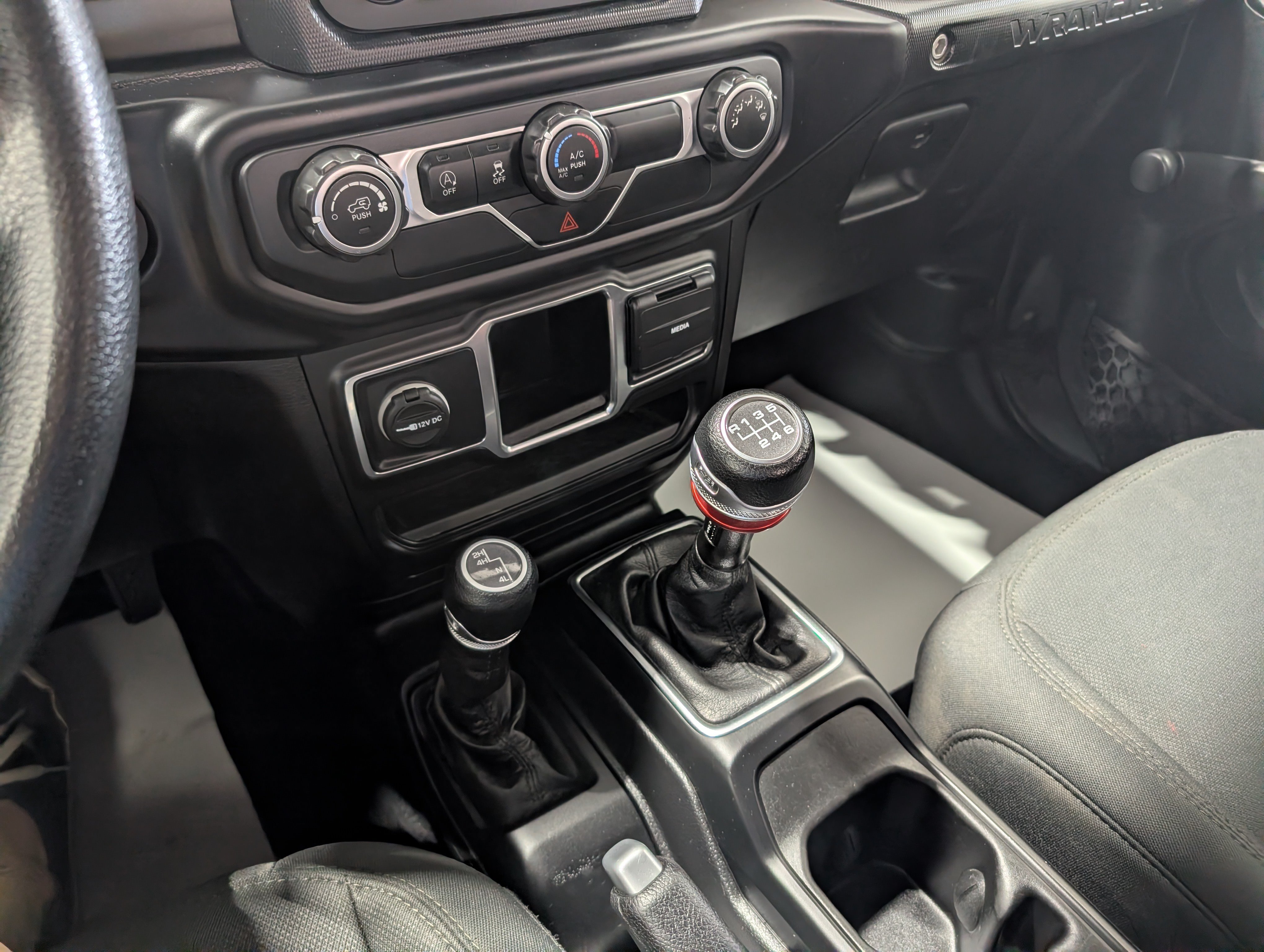Used 2020 Jeep Wrangler Sport AWD/4WD image 19