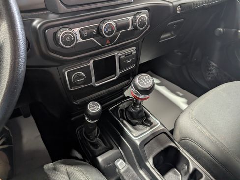 Used 2020 Jeep Wrangler Sport AWD/4WD image 19