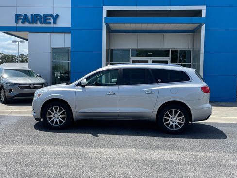 Used 2017 Buick Enclave Leather FWD image 2