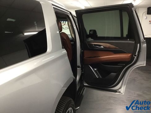 Used 2017 Cadillac Escalade Luxury image 35