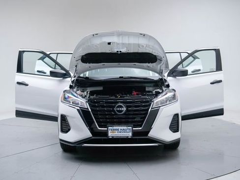Used 2022 Nissan Kicks S FWD image 17