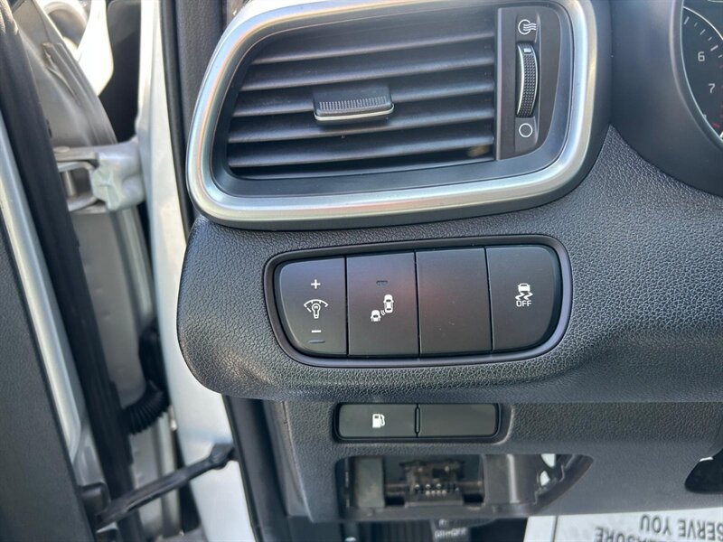 Used 2019 Kia Sorento AWD V6 image 40
