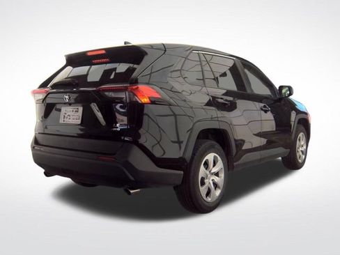 Used 2025 Toyota RAV4 LE AWD/4WD image 4