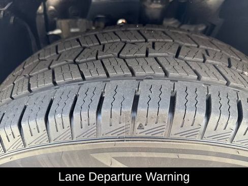Used 2024 Nissan Rogue S AWD/4WD image 11