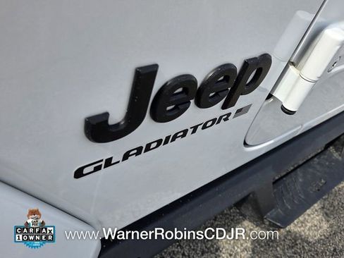 Used 2024 Jeep Gladiator Sport image 17