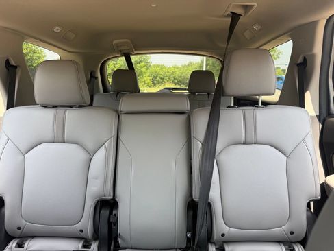 Used 2025 Honda Pilot EX-L image 18