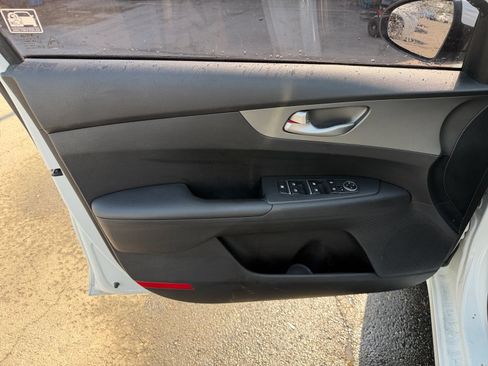 Used 2019 Kia Forte LXS FWD image 19