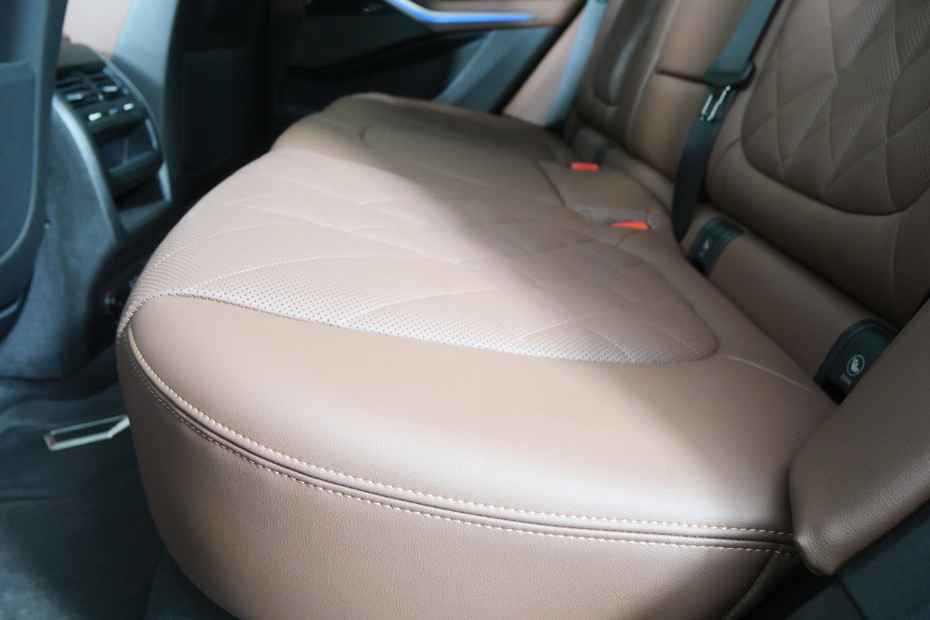 Certified 2025 BMW X5 sDrive40i w/ Premium Package RWD image 15