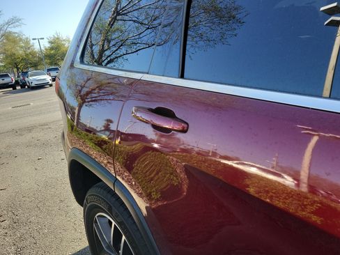 Used 2019 Jeep Grand Cherokee Laredo w/ Laredo X Package image 11