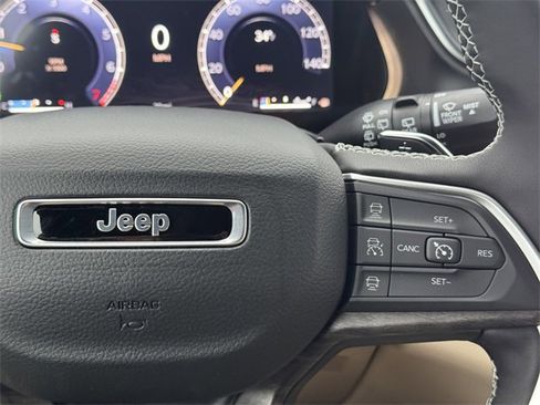 New 2025 Jeep Grand Cherokee Limited image 19