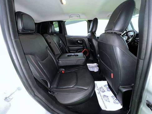 Used 2018 Jeep Renegade Trailhawk AWD/4WD image 27