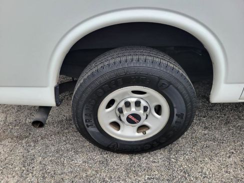 Used 2009 GMC Savana 3500 RWD image 22
