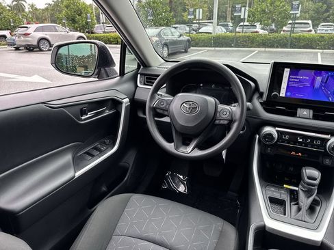 Used 2024 Toyota RAV4 XLE FWD image 21