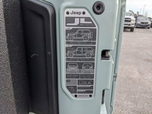 Used 2023 Jeep Wrangler Willys image 39