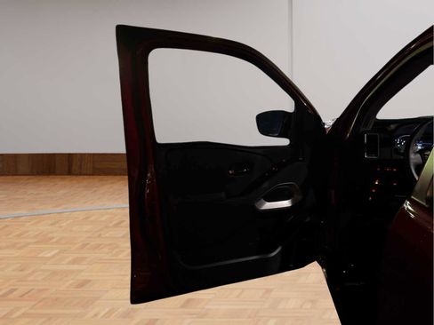 Used 2024 Nissan Frontier SL w/ Technology Package image 30