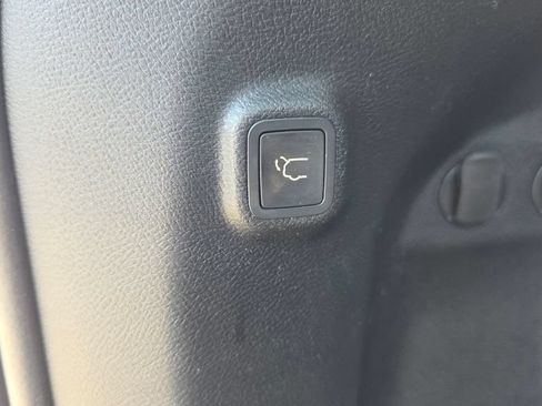 Used 2019 Jeep Cherokee Limited AWD/4WD image 17