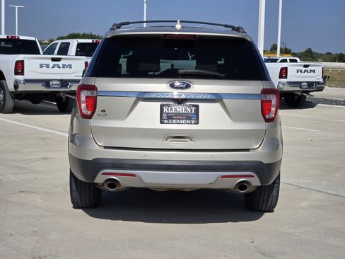 Used 2017 Ford Explorer XLT w/ Equipment Group 202A FWD image 7