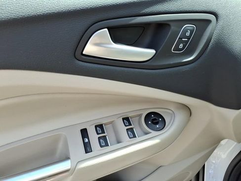 Used 2018 Ford C-MAX Titanium w/ Equipment Group 301A FWD image 21