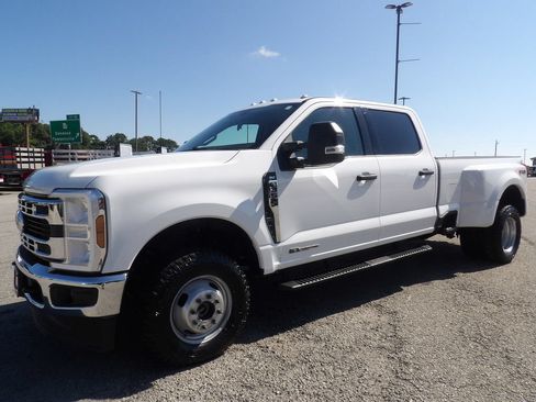 Used 2025 Ford F350 XLT w/ FX4 Off-Road Package AWD/4WD image 3