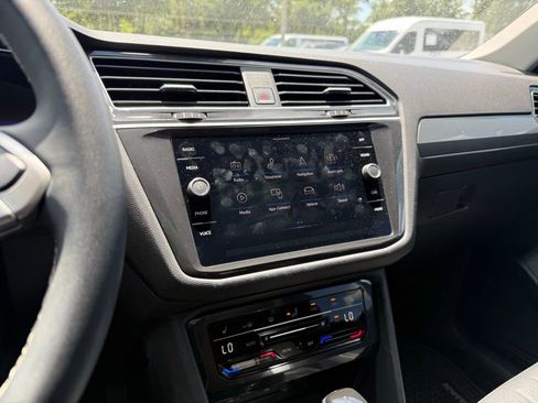 Used 2024 Volkswagen Tiguan SE image 25