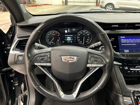Used 2022 Cadillac XT6 Premium Luxury AWD/4WD image 16