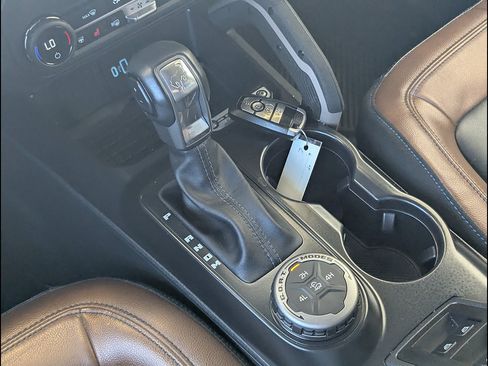 Used 2024 Ford Bronco Outer Banks AWD/4WD image 33