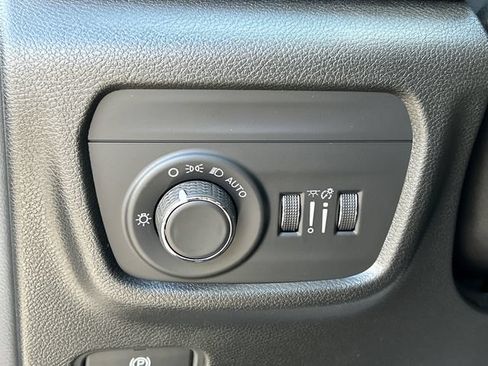 Used 2023 Jeep Grand Cherokee Altitude AWD/4WD image 21