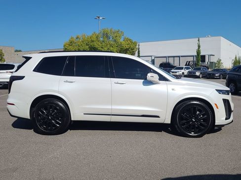 Used 2021 Cadillac XT6 Sport w/ LPO, ONYX Package AWD/4WD image 2