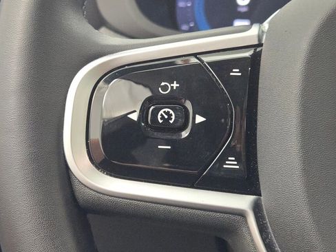 Used 2025 Volvo XC60 B5 Plus AWD/4WD image 30