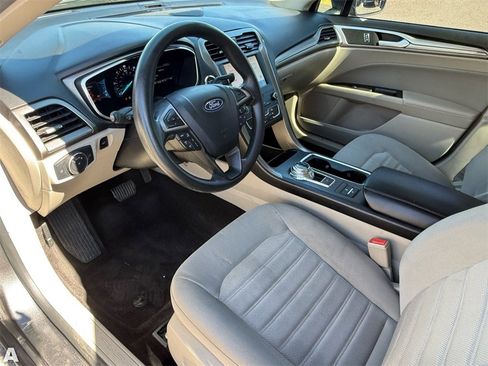 Used 2020 Ford Fusion SE image 11