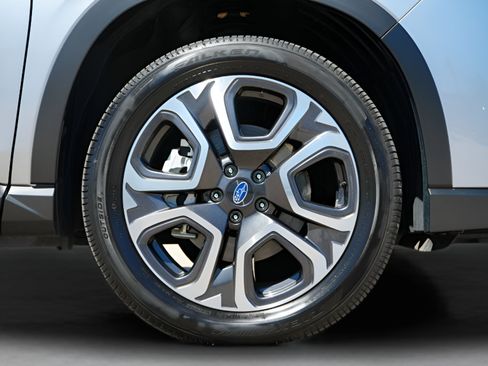 Used 2024 Subaru Ascent Touring AWD/4WD image 9