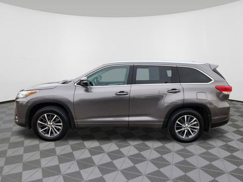 Used 2018 Toyota Highlander XLE image 5