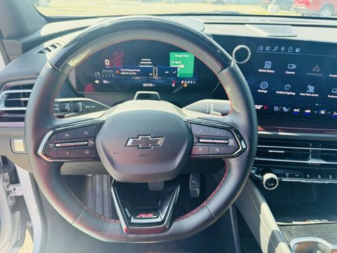 Used 2024 Chevrolet Traverse RS image 25