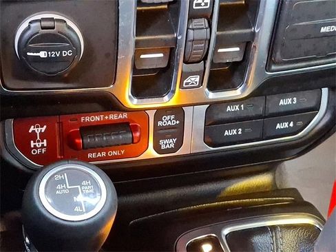 Used 2025 Jeep Wrangler Unlimited Rubicon 4xe image 31