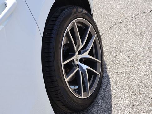 Certified 2023 Porsche Macan image 36