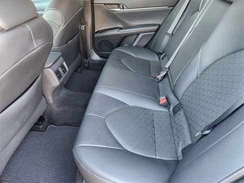 Used 2018 Toyota Camry XSE image 30