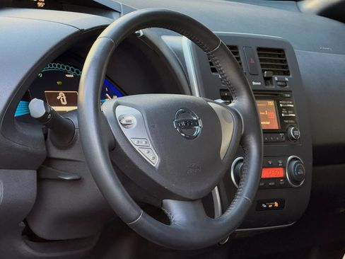 Used 2013 Nissan Leaf S FWD image 13