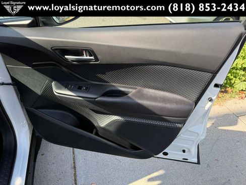 Used 2018 Toyota C-HR XLE image 29