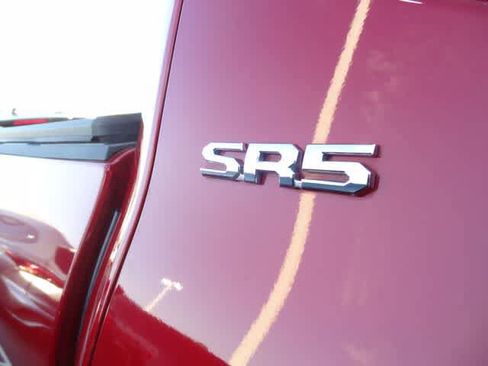 Used 2022 Toyota Tundra SR5 w/ SR5 Convenience Package AWD/4WD image 9