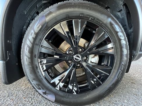 Used 2023 Nissan Rogue SV w/ SV Premium Package image 10