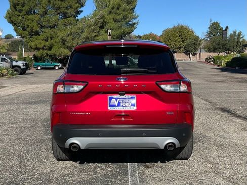 Used 2020 Ford Escape Titanium image 5