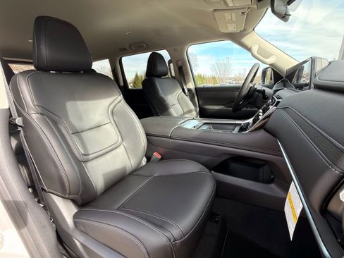 New 2026 Nissan Armada SV image 16