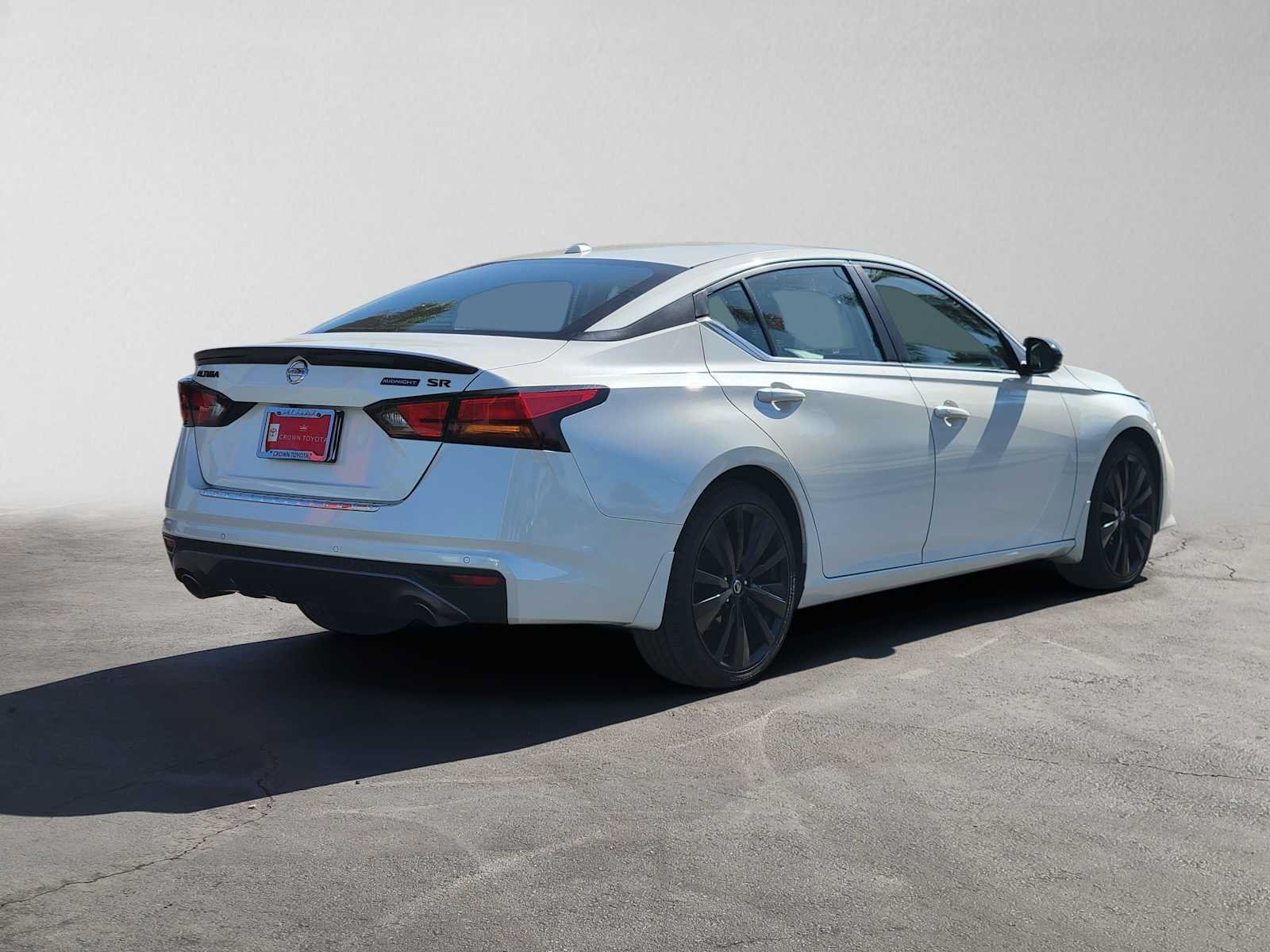 Used 2022 Nissan Altima 2.5 SR w/ Midnight Edition Package FWD image 3