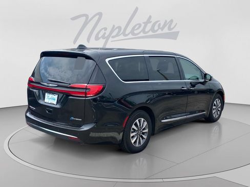 Used 2022 Chrysler Pacifica Limited FWD image 6