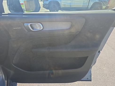 Used 2023 Volvo XC40 B4 Ultimate FWD image 19