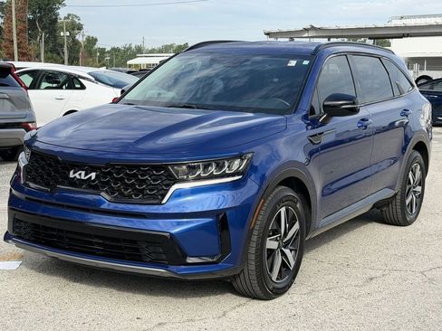 Certified 2023 Kia Sorento S FWD image 9